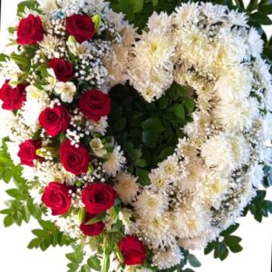corona en atril para condolencias en forma de corazón